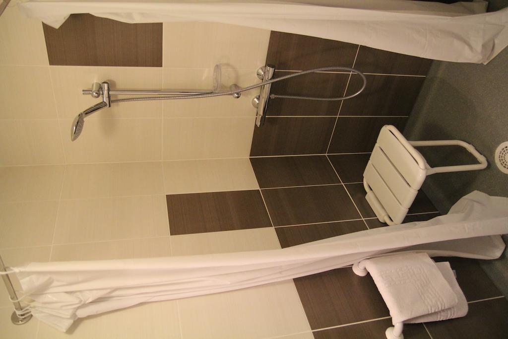 La Madeleine Hotel Saint-Benoît-sur-Loire Стая снимка