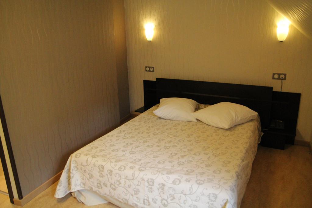 La Madeleine Hotel Saint-Benoît-sur-Loire Стая снимка