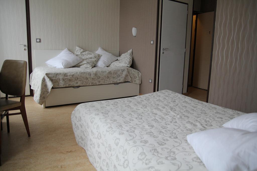 La Madeleine Hotel Saint-Benoît-sur-Loire Стая снимка